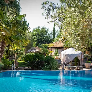 https://achtis.hotelschalkidiki.net